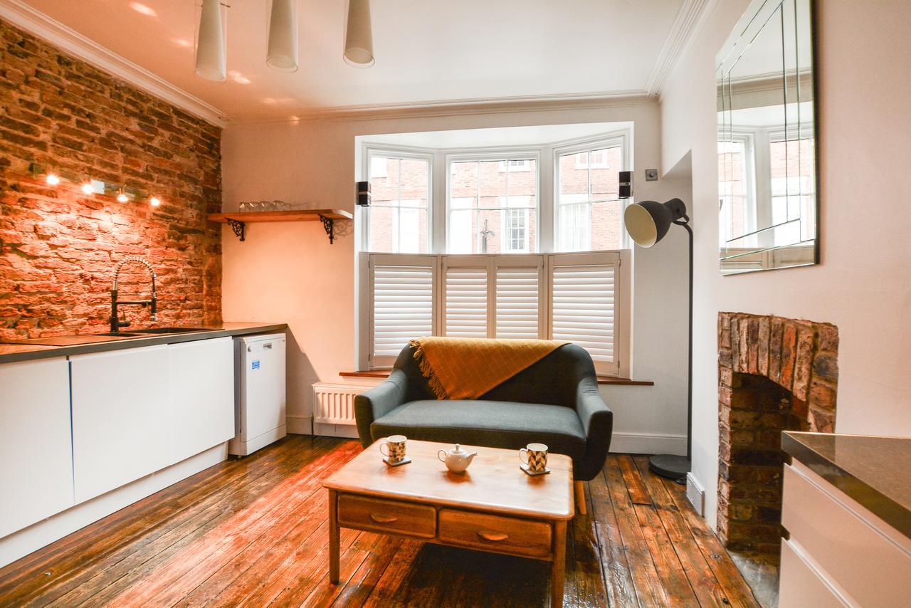 The Location- 1 Free Private Parking Space - 60 Second Walk 2 Minster! York Zewnętrze zdjęcie